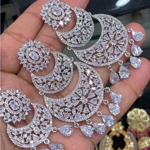 Stunning Earring Tikka Set - silver